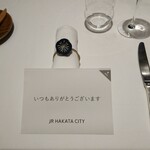 オーグードゥジュール メルヴェイユ 博多 - セッティング。メッセージカードではなくてマスクカバー。
