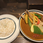 Rojiura Curry SAMURAI. - チキンと一日分の野菜20品目(1650円)