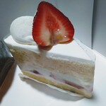 PATISSERIE UN GATEAU MERVEILLEUX - 苺ショート（父）