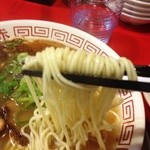 ラーメン　赤組 - 麺は細麺