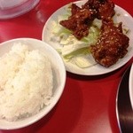 ラーメン　赤組 - 定食のから揚げとご飯