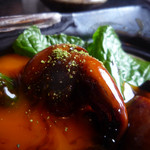 うなぎ亭 友栄 - 山椒を振る