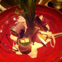 美食 個室・炭火焼・ワイン 縁 新宿店 - 生ハムと薩摩芋スティックの生春巻き \800