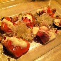 美食 個室・炭火焼・ワイン 縁 新宿店 - とろサーモンと炙り野菜のカルパッチョ \780