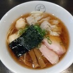八雲 - 特製ワンタン麺ハーフ黒だし