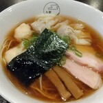 八雲 - 特製ワンタン麺ハーフ黒だし