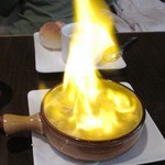 マリベン - ('12/10)小エビのニンニクオイル煮　派手なので、ついつい頼んでしまいます