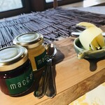 レストラン・マッカリーナ - 「ラ・ベル・コンフィチュール・マサコ」さんのコンフィチュールが提供されます。