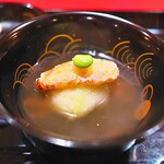 にくの匠 三芳 - お椀は毛蟹と冬瓜とカニ味噌。だだちゃ豆をポイントに。