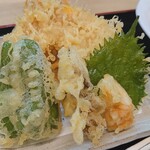 手打うどん ひら田 - 野菜天盛合せ　400円