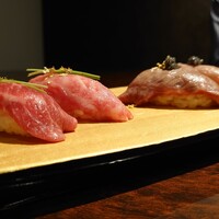 黒毛和牛焼肉 虎斑 北新地店 - 特選牛握り