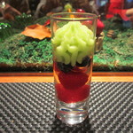 ラトリエ ドゥ ジョエル・ロブション - ラズベリーとブルーベリーのシロップ漬けに、バジルのシャーベット