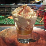 ラトリエ ドゥ ジョエル・ロブション - 栗のクレーム エスプーマ仕立てパッションフルーツのジュレをアクセントに抹茶のグラスと共に