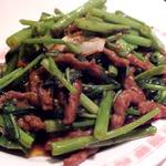 古都台南担々麺 - 「空心菜と牛肉炒め」：牛肉はオイスターソースをベースにしながらも、
      サラッと五香粉を効かせて、スパイシー♪
      