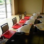 びわ湖温泉 紅葉 - 掘り炬燵式です・・