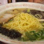 丸福ラーメン - 麺は卵がちょっと入ってる？かな