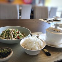 老上海 陸氏厨房 中洲店 - ◆マコモタケと豚肉細切り炒め(1300円：ランチ時は現金のみ） スープ・ご飯・香の物・デザート付。