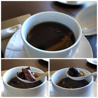 老上海 陸氏厨房 中洲店 - ◆スープ・・これ中々博多では頂けないかも。豚のどこかの骨・棗・小豆を煮たスープで、上海や香港で頂くようなお味で美味しい。小豆もたっぷり入り、このスープだけでも栄養タップリ。