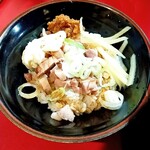 家系ラーメン とらきち家 - 半賄い飯（ライス用にんにく、刻み生姜、マヨネーズは卓上の無料トッピング）