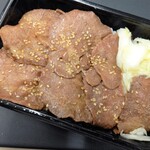 七輪焼肉 安安 - 牛タン弁当 ¥800