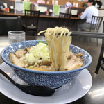 メンドコロ スガ井 - 細めの縮れ麺