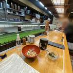 築地 江戸銀 - 昔ながらの寿司屋の雰囲気が漂うカウンターは味があります。