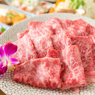 You can enjoy domestically produced A5 rank Japanese black beef.