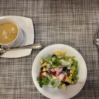 ザ・ループ(ホテルアゴーラリージェンシー大阪堺) - コーンスープとサラダ