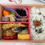 駅弁屋 - 幕の内弁当　1100円
            