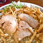 関屋 福来亭 - メンマラーメン（大盛・ネギトッピング・大油）チャーシューが３枚トッピングされていました