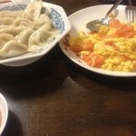 千龍 - 卵とトマトの炒め物と、水餃子。これはまずまず