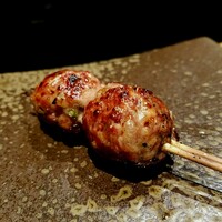 YAKITORI 燃 es - 青唐辛子入りのつくね。季節ごと変わるつくねバラエティ。青唐さわやかでとても好きです。