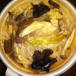 Chipao Maratan - キャベツ､木耳(薄い色)､玉ねぎ
      家の野菜足して煮込んだ(*´艸｀*)さっきより増えた♡w
      スープ…は少ないけど(^_^;)超クセになる味で美味しいょ〜♡