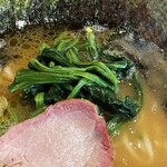横浜家系ラーメン 三郷家 - ほうれん草。