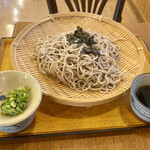 Inaka Diyawa Taya - 「わたやの山賊焼きとざるセット（麺大盛り）、山賊むすび付き」の蕎麦