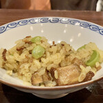 たでの葉 - アカヤマドリダケと銀杏の土鍋ご飯
      凄く美味しい♪
      お代わりは必須です！！