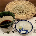 たでの葉 - 〆のお蕎麦
      ご主人手打ちのお蕎麦、蕎麦粉の産地は聞き忘れましたが夏蕎麦なのでしょうか、あっさりとした味わいですが香りは良いです。
      夏に冷たいお蕎麦は本当に美味しいです。
