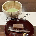 たでの葉 - ご主人のたてたお茶と水羊羹
      ご主人は裏千家、最後にたてて下さるお茶をいただくのが恒例のお楽しみです♪