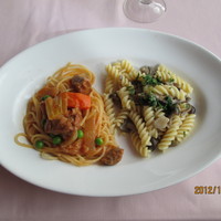 グラナータ TBS店 - 2012.11.04　いろいろなキノコのフジッリ　パルメザン風味と仔牛と野菜のトマトソーススパゲティ