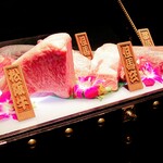 西麻布 焼肉 X - 神々しい肉の塊が登場