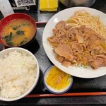 Momiji - しょうが焼定食750円