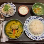 ラーンナー タイレストラン - 鶏肉と茄子のグリーンカレー