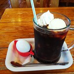 カフェOB - コーヒーフロート（￥４５０）と、茹で玉子（￥６０）