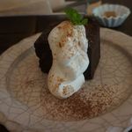 アオイクカフェ - 黒いちじくのガトーショコラ。めずらしいですね＾＾