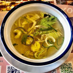 Kumupaya- - 香味野菜が入った 優しいスープ