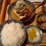 Nikudoufu To Remon Sawa Taishuu Shokudou Yasubee - 肉豆冨定食（白）の左側