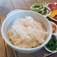 熟成和牛焼肉エイジング・ビーフ 神楽坂飯田橋店 - ⚫白飯　ちゃんと炊けていますよ