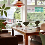 スプーン - 明るく開放的なくつろぎ空間