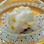 SALONE TOKYO - 柔らかくも歯切れ良い茹でタコは噛むほどに旨味が溢れる♪じゃが芋とあさり出汁のエスプーマやオレンジの香りのオリーブオイルが爽やか