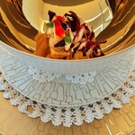 SALONE TOKYO - 内側がピカピカ輝く華やかなゴールドのボウル、お料理も見た目の美しさだけでなく食感や香り・風味まで多彩でゴージャス！